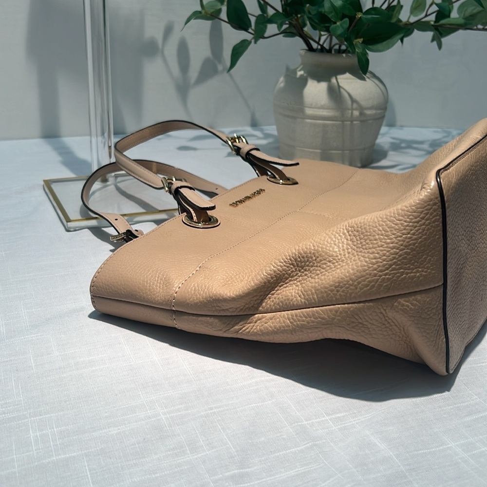 Michael Kors Camel Tan Bedford Tote Bag with Gold Accents. EUC. - Picture 11 of 14